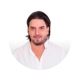Mike Csaba recepciós